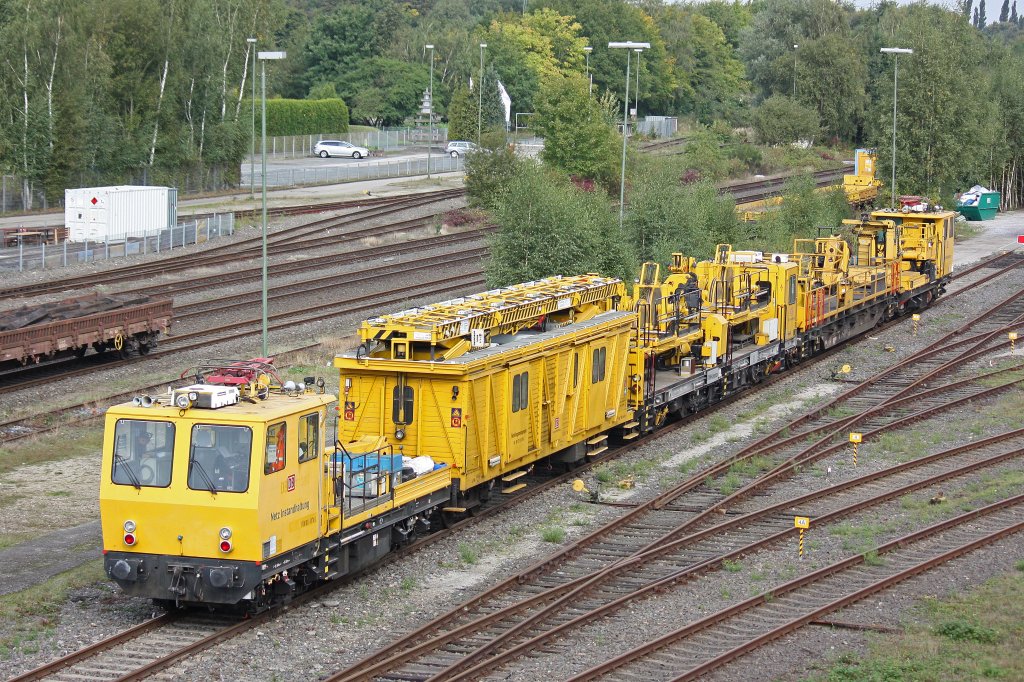 DB Netz Oberleitungsreperatur Einheit am 29.9.12 abgestellt bei der DBG/Bahnbaugruppe in Duisburg-Entenfang.