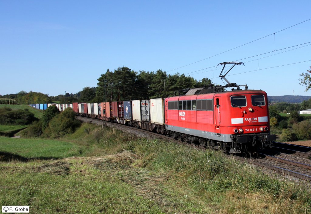 DB Railion Logistics 151 149-2 mit Gterzug Richtung Regensburg, KBS 880 Nrnberg - Passau, fotografiert bei Parsberg am 30.09.2011 