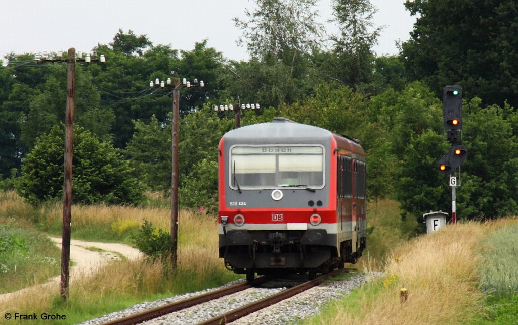 DB Regio 628 + 928 424 als RB 59720 Neufahrn - Bogen, Gubodenbahn KBS 932 Neufahrn - Bogen, fotografiert am Einfahrtsignal Bhf. Radldorf am 20.06.2012 