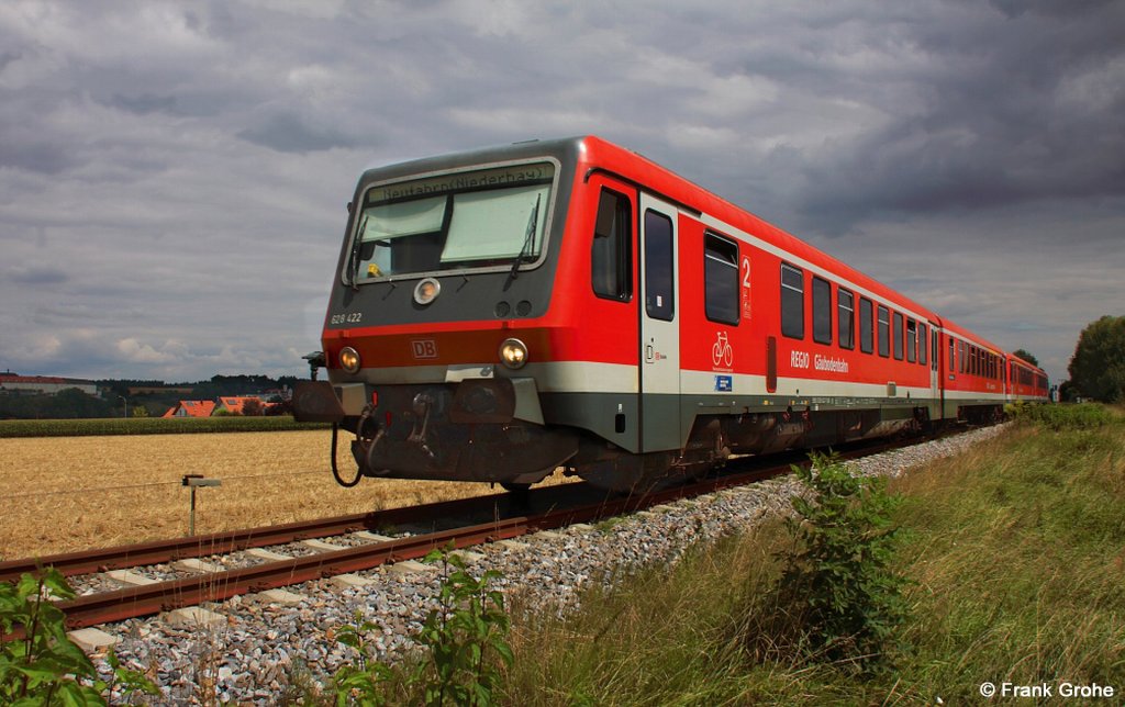 DB Regio 628 422-1 / 928 425-7 + 928 425-7 / 628 425-0 als RB 59723 Bogen - Neufahrn, Gubodenbahn KBS 931 Bogen - Neufahrn, fotografiert bei Mallersdorf am 11.08.2012