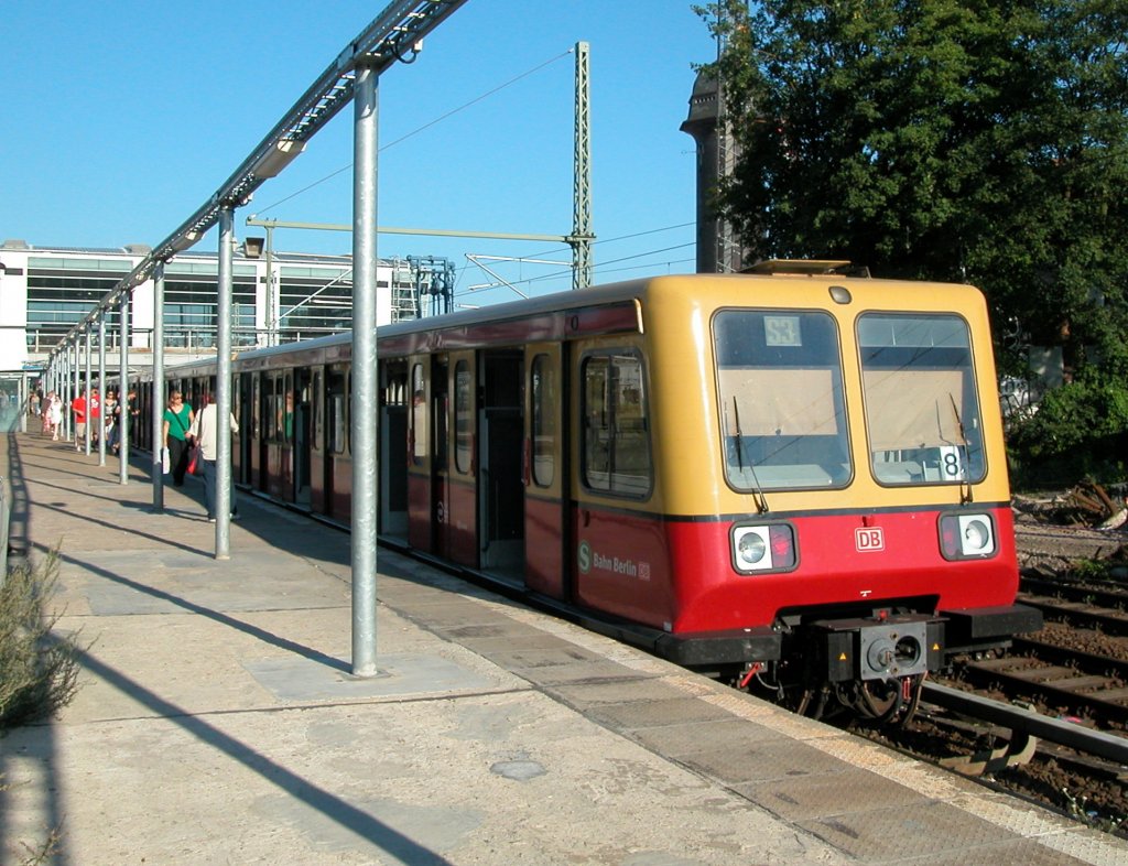 DB S-Bahn Berlin S3 (BR 485) Ostkreuz am 24. Juli 2012.