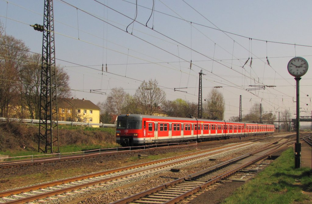 DB S-Bahn Rhein-Main 420 776-7 als S 35840 (S 8) von Offenbach (M) Ost nach Wiesbaden Hbf, in Mainz-Bischofsheim; 29.03.2011