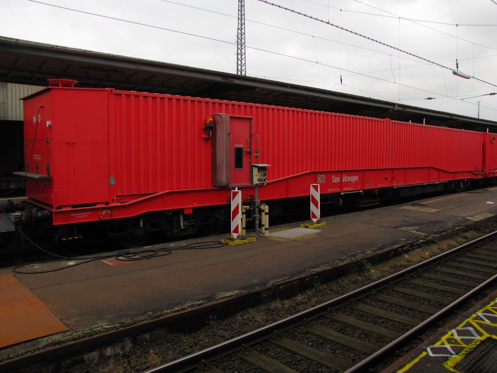 DB Sanittswagen 60 80 99-11 226-0 Sanittswagen 383, am 04.04.2012 im Tunnelhilfszug in Kassel Hbf.