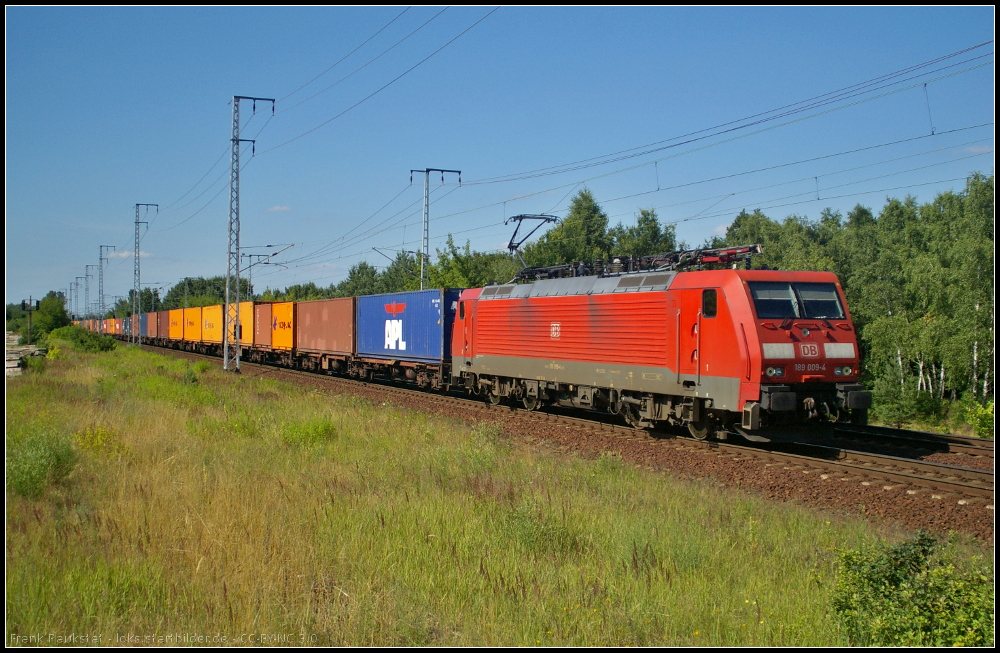 DB Schenker 189 009 mit einem Containerzug am 06.07.2013 in der Berliner Wuhlheide