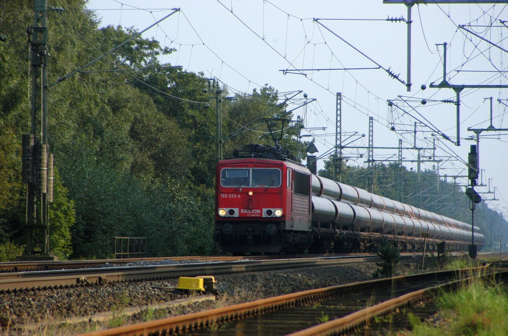DB Schenker Rail 155 033 mit Röhrenzug in Richtung Bremen (Diepholz, 10.09.10).