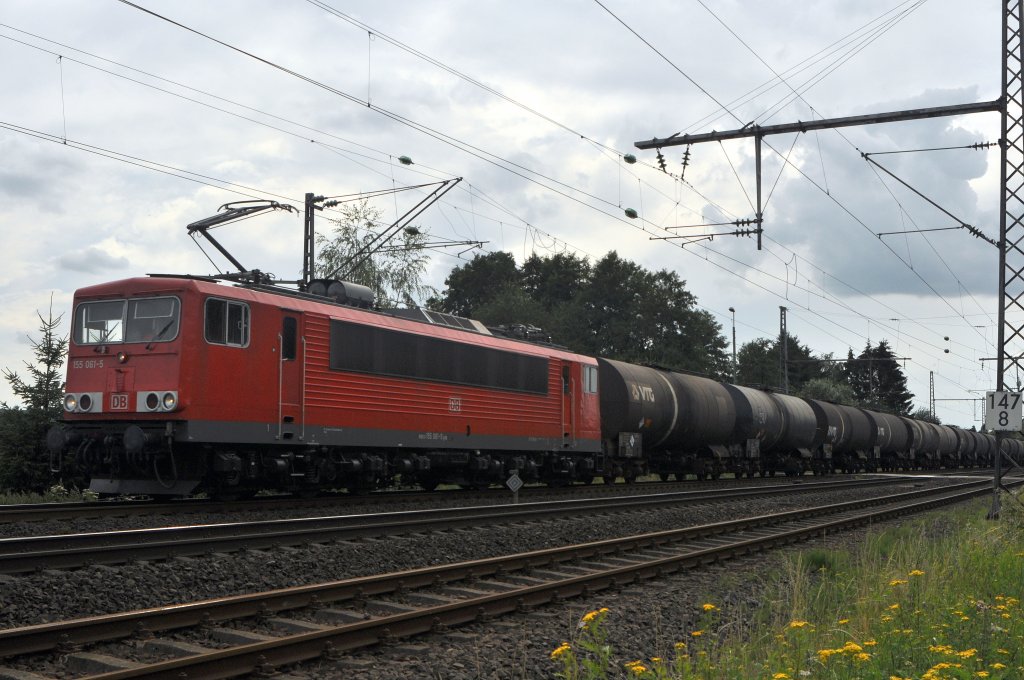 DB Schenker Rail 155 067 mit Kesselwagenzug in Richtung Osnabrück (Velpe, 25.07.11).