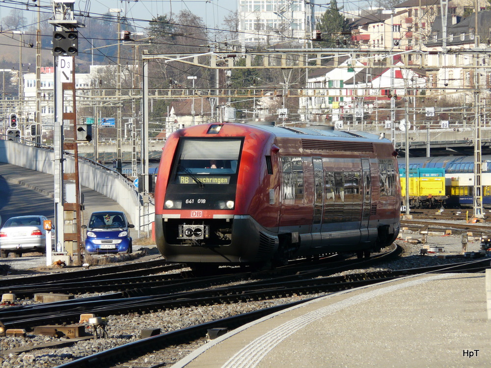 DB - Triebwagen 641 018 bei der einfaht in den Bahnhof Schaffhausen am 01.03.2012