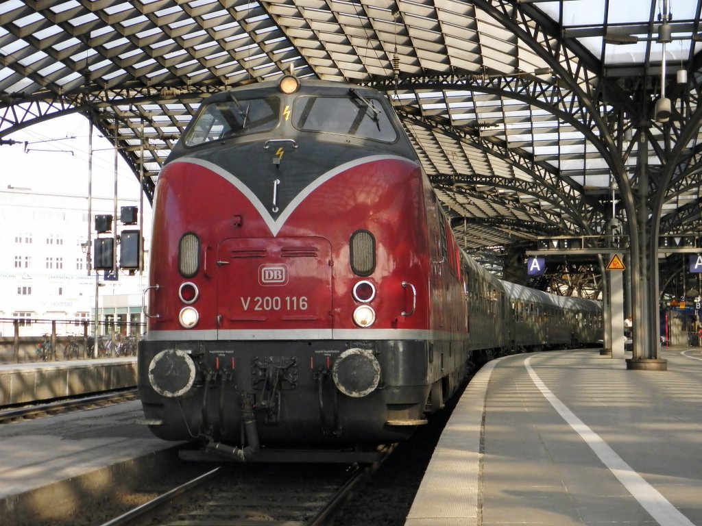 DB V200 116 mit einem Sonderzug nach Hamburg am 7.5.2011 in Kln Hbf