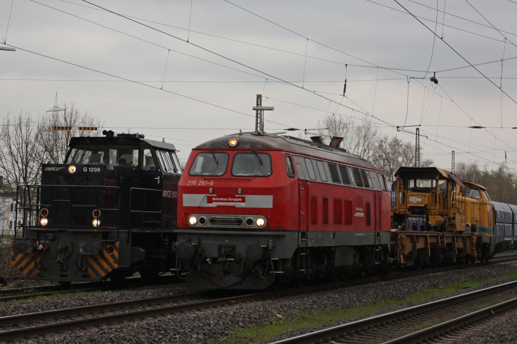 DBG 218 261+SLW+DBG 212 097 am 1.4.11 bei der Durchfahrt durch Ratingen-Lintorf.Gru an den Tf!