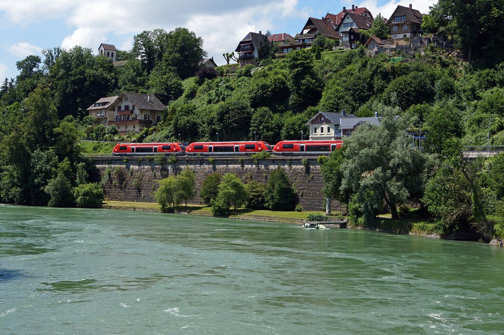 DB/Hochrheinbahn: BR 641-Dreifachtraktion mit RB 26655 bei Laufenburg (Baden) am 21. Juni 2013.
Foto: Walter Ruetsch