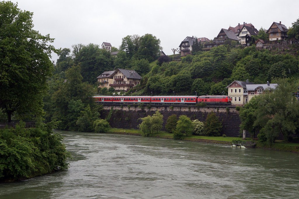 DB/Hochrheinbahn: RE 20719 mit 218 396-0 anlsslich der Zugsdurchfahrt bei Laufenburg/Baden am 31. Mai 2013.
Foto: Walter Ruetsch