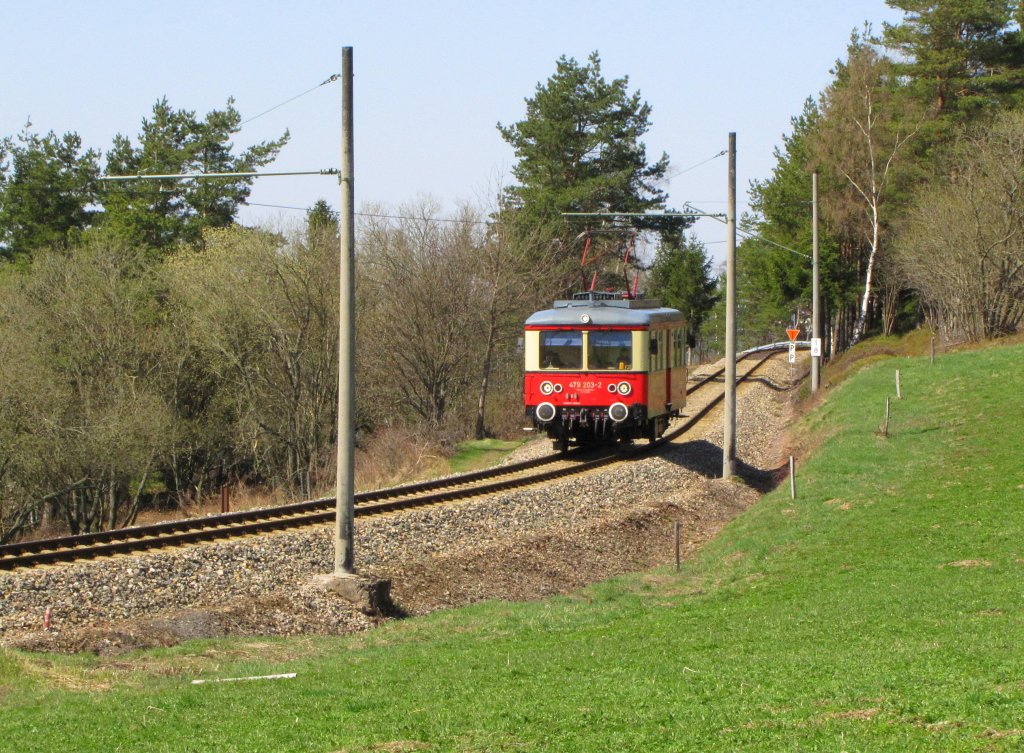 DB/OBS 479 203-2  Cursdorf  als RB 29934 nach Cursdorf, bei Lichtenhain an der Bergbahn; 18.04.2010 