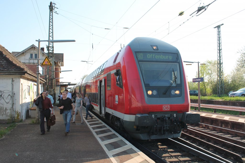 DBpbzfa 765 auf der KBS 703. D-DB 50 80 86-35 066-9 am 24.04.2013 mit einer Versptung von +20 als RE nach Offenburg in Orschweier.