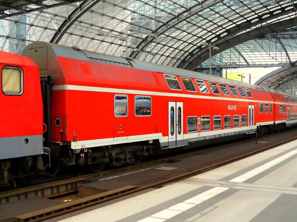 DBuza 747.4, eingereiht in die RB 14 Airport-Express nach Senftenberg am 01.05.2010 in Berlin Hbf.