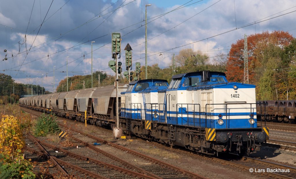 D&D 1402 und 1404 mussten am 27.10.12 in Verden/Aller zur Seite genommen werden, um einige Zge berholen zu lassen. Nun zeigen beide Maschinen, was in ihnen steckt, um den schweren Getreidezug wieder in Fahrt zu bringen.