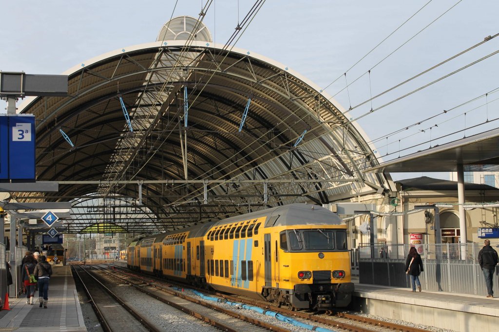 DD-AR 7849 mit Regionalzug 5646 Zwolle-Utrecht CS auf Bahnhof Zwolle am 20-12-2012.