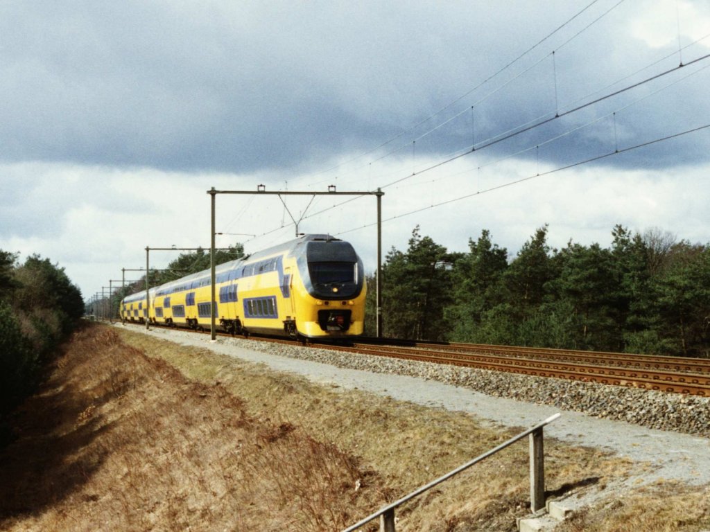 DD-IRM 8450 + 8446 mit Intercity 3049 Den Helder-Arnhem bei Ginkel am 31-3-1996. Bild und scan: Date Jan de Vries.