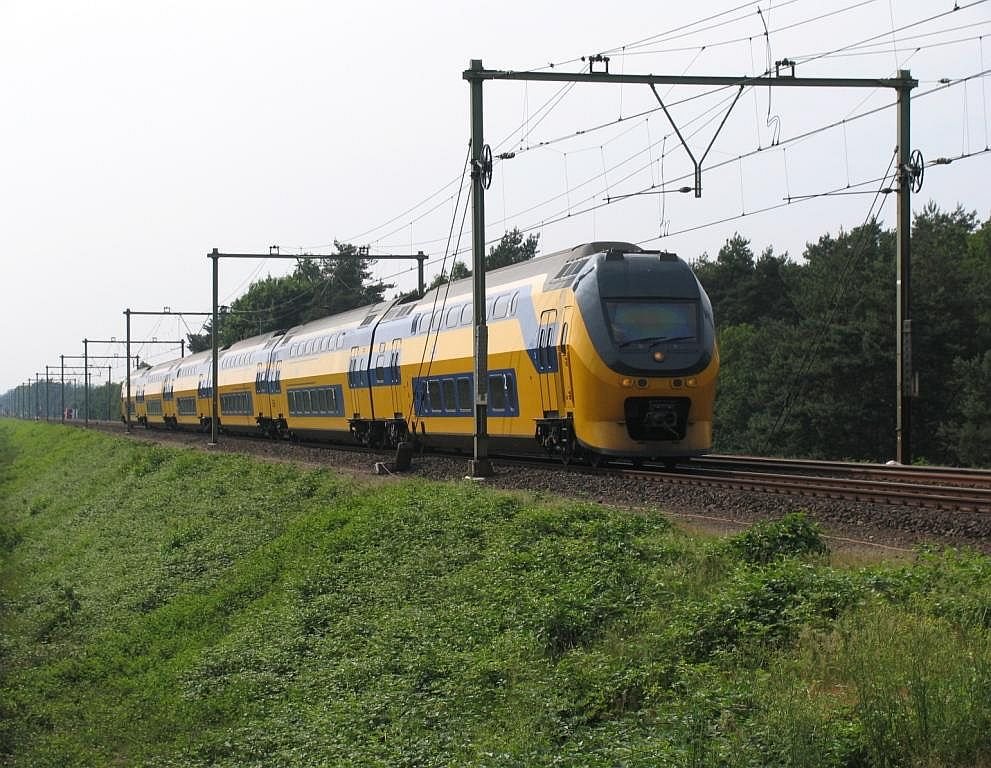 DD-IRM 8700 zwischen Utrecht und Arnheim in Wolfheze am 14-6-2007. 