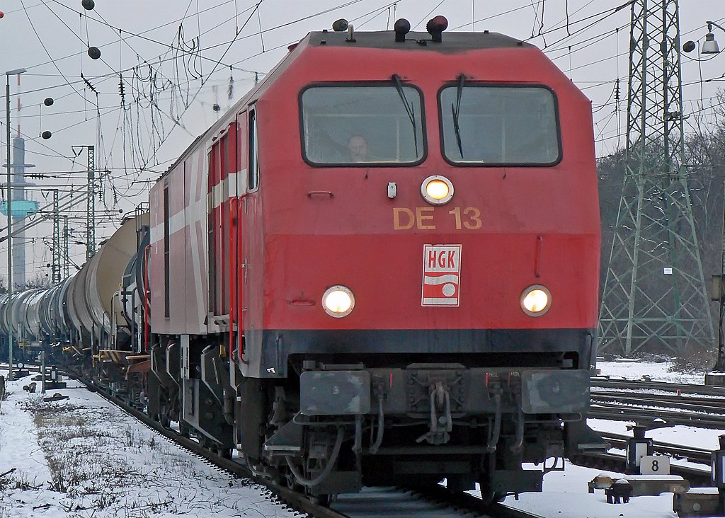 DE 13 der HGK bei der Einfahrt in den Gbf. Kln Gremberg am 12.01.2010