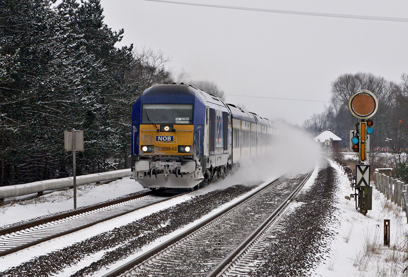 DE 2000-03 am 19.12.2009 mit einer NOB nach Westerland bei Sankt Michaelisdonn.