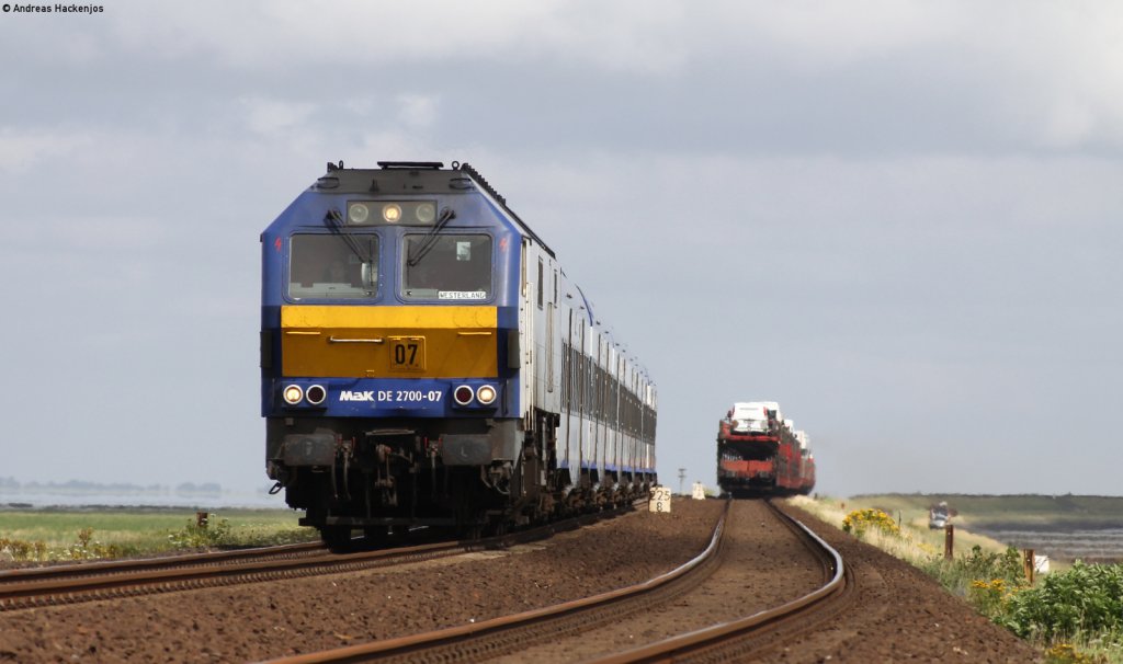 DE 2700 07 mit der NOB81752 (Hamburg Altona-Westerland) auf dem Hindenburgdamm 7.8.12