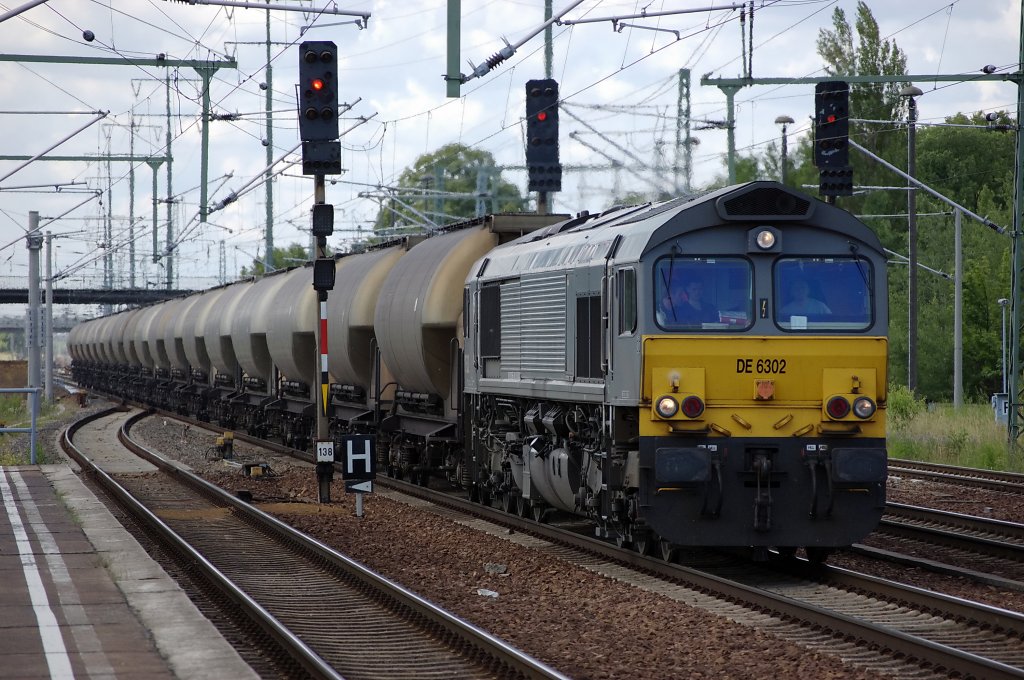 DE 6302 (92 80 1266 034-8D-XRAIL) mit Kesselzug in Berlin Schnefeld. 22.06.2010