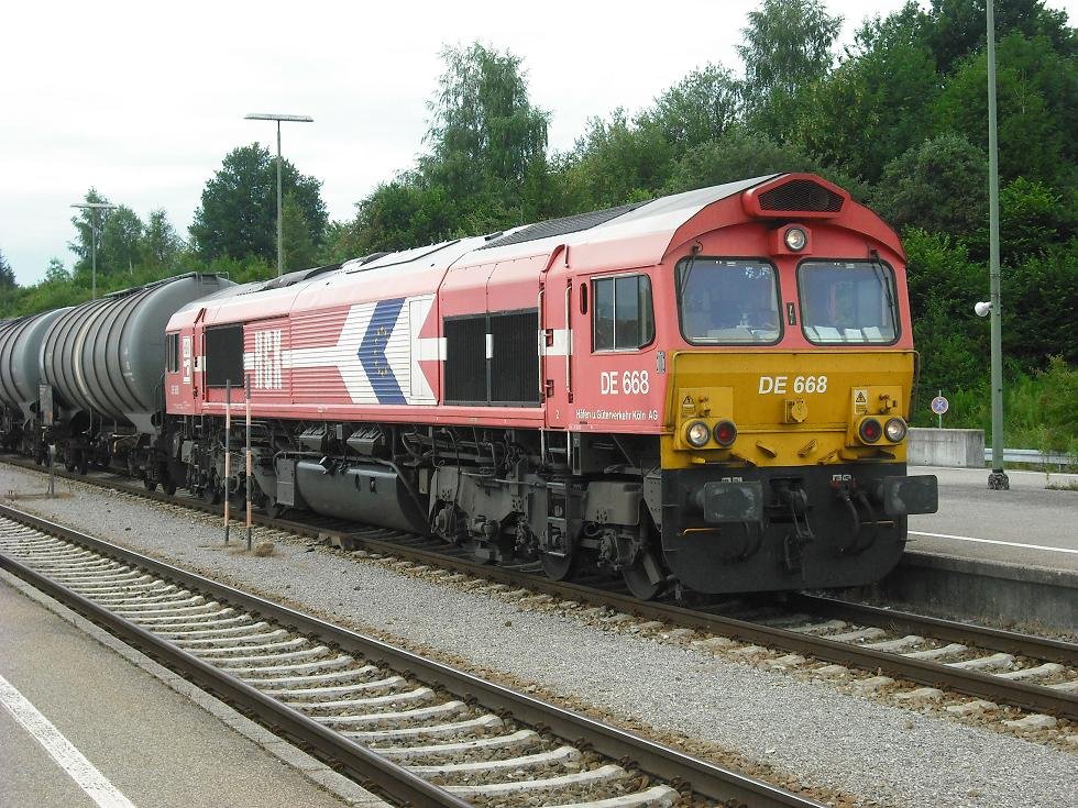 DE 668 der HGK mit Kesselwagen in Kempten / Allgu am 24.7-2009