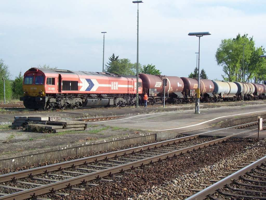 DE 669 der HGK im Bahnhof Aulendorf am 02.05.2007