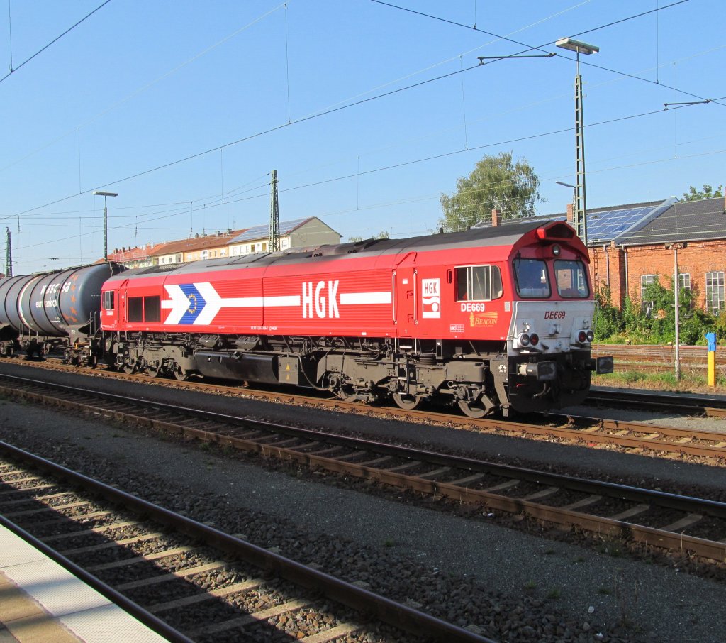DE 669 der HGK zieht am 04. September 2012 einen Kesselwagenzug in den Bamberger Bahnhof.