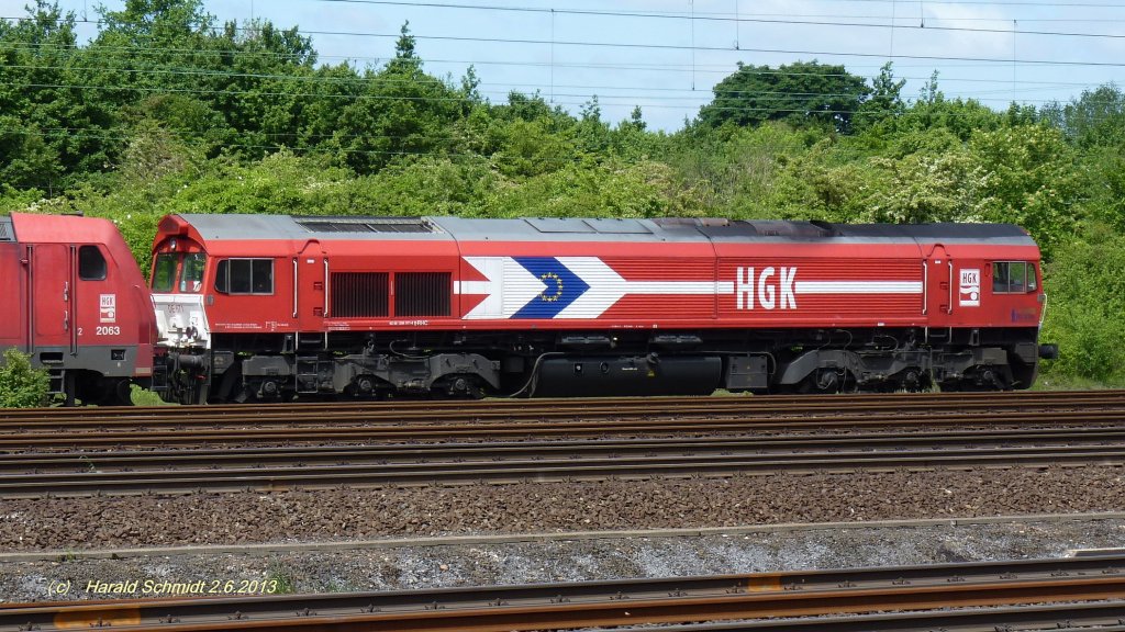 DE 671 am 2.6.2013, abgestellt auf dem Rangierbahnhof Hamburg-Wilhelmsburg