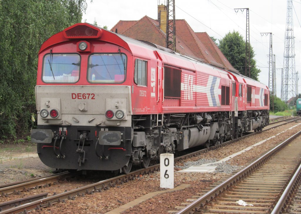 DE 672 und DE 669 der HGK stehen am 01. Juli 2012 im Grokorbetha abgestellt.