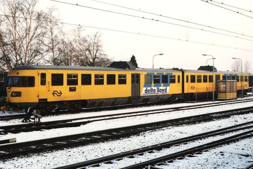 DE-II 185 mit auf Bahnhof Zutphen am 30-12-1996. Bild und scan: Date Jan de Vries.