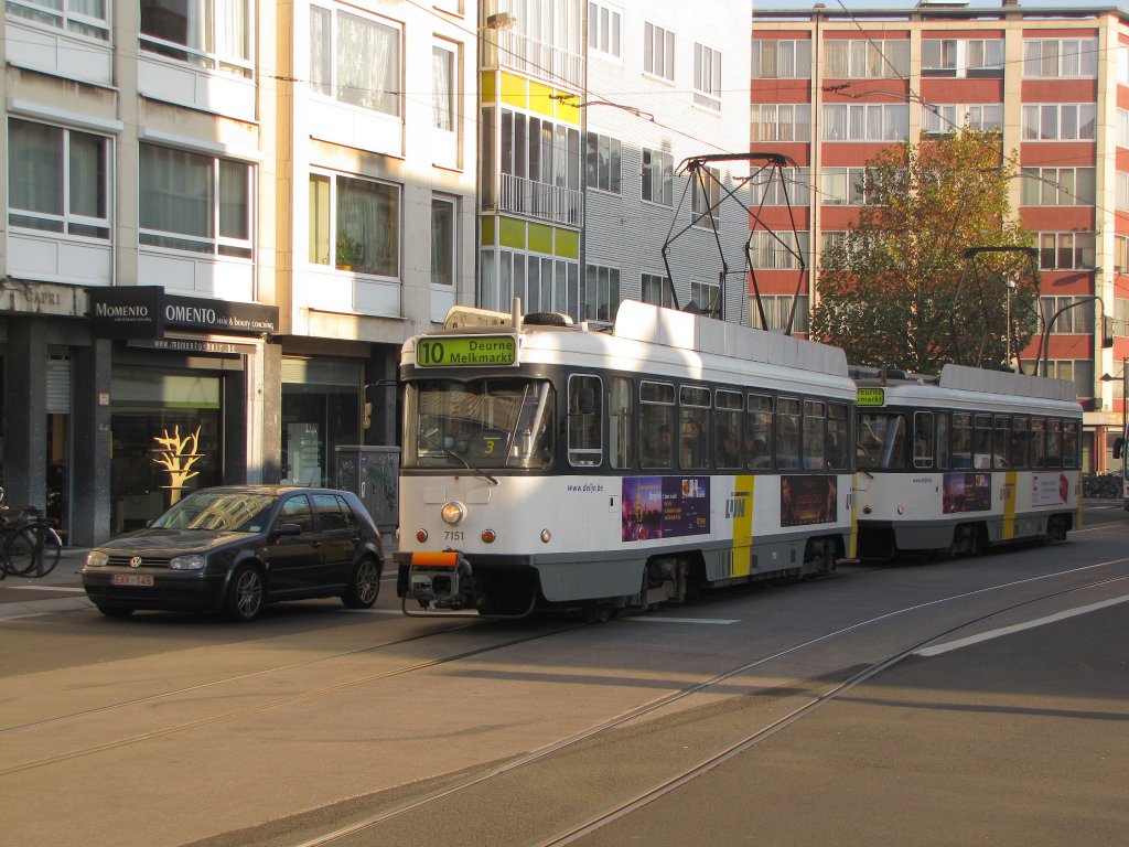 DE LIJN 7151 als Linie 10 (Deurne - Melkmarkt), in der Carnostraat in Antwerpen; 22.11.2011