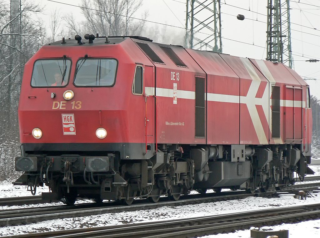 DE13 der HGK verlsst brummender Weise den Gbf Kln Gremberg mit gem. Gz. am 27.01.2010, der Motorsound hat was ;-) !