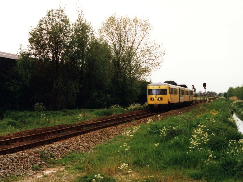 DE2 170 mit Regionalzug 8504 Kampen-Zwolle bei IJsselmuiden am 28-5-1991. Bild und scan: Date Jan de Vries.
