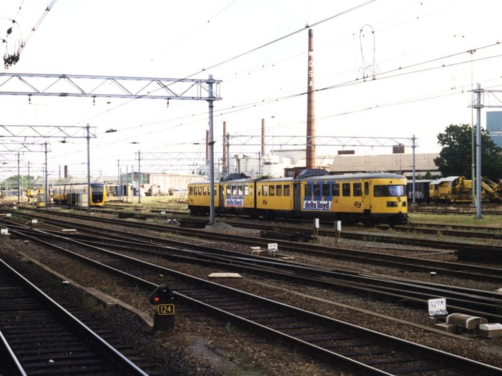 DE2 184 auf Bahnhof Maastricht am 14-7-1998. Bild und scan: Date Jan de Vries.