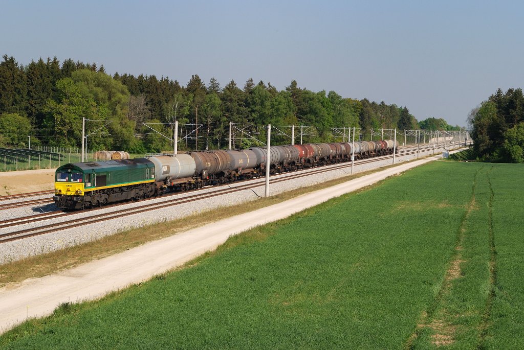 DE63 (HGK) mit Kesselzug vor Althegnenberg (05.05.2011)