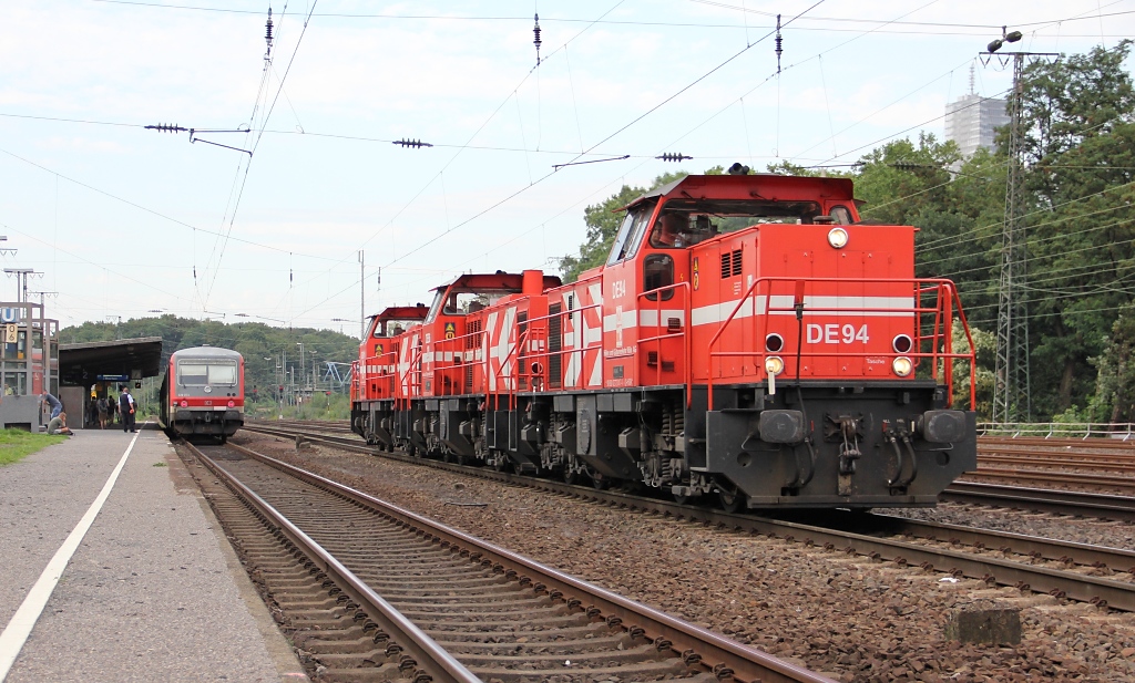 DE94, DE86 und DE81 von der HGK (272 017, 272 024, und 272 019) auf dem Weg zum Feierabend.
Aufgenommen am 17 .08.2011 in Kln West.
