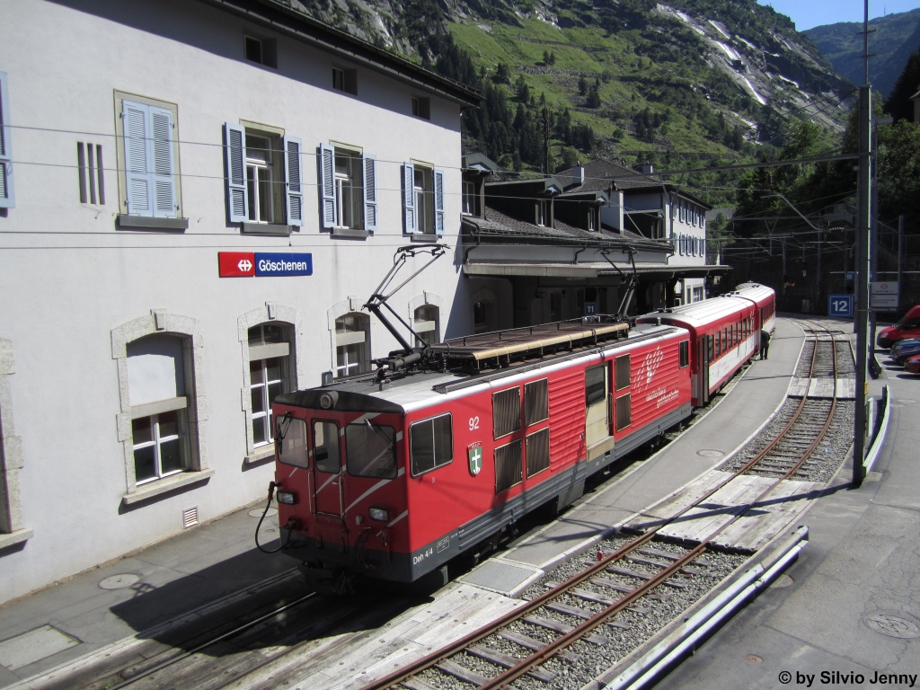 Deh 4/4'' 92 ''Realp'' am 8.8.2012 in Gschenen als Regio 653 nach Andermatt.