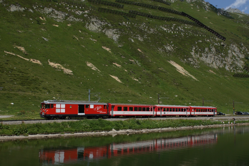 Deh 4/4 I 22 befindet sich am 27.7.12 beim Ende des Oberalpsee.