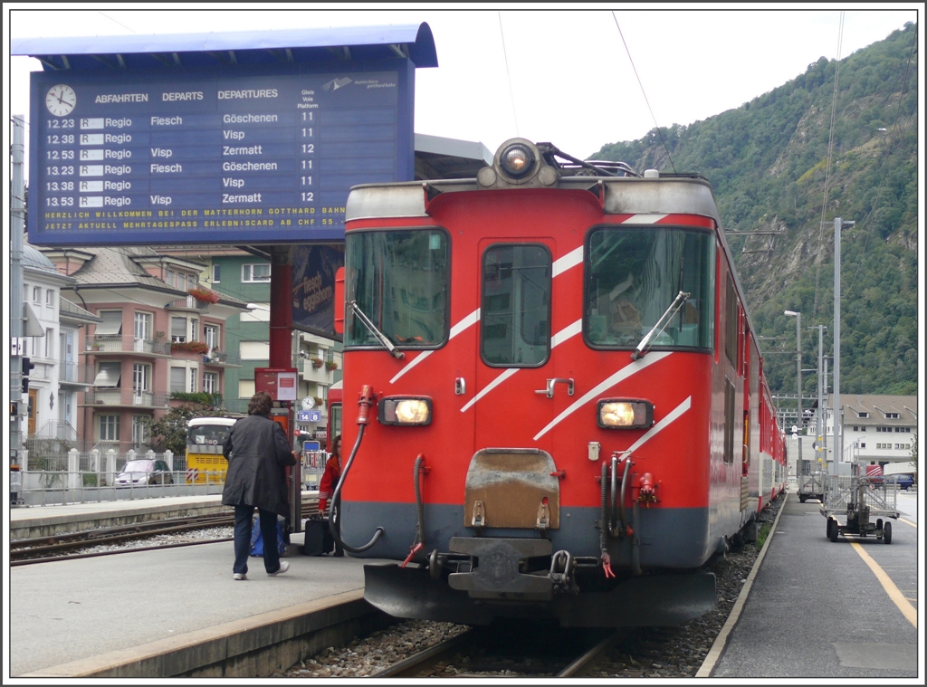 Deh 4/4 mit Regionalzug nach Gschenen in Brig. (15.08.2010)