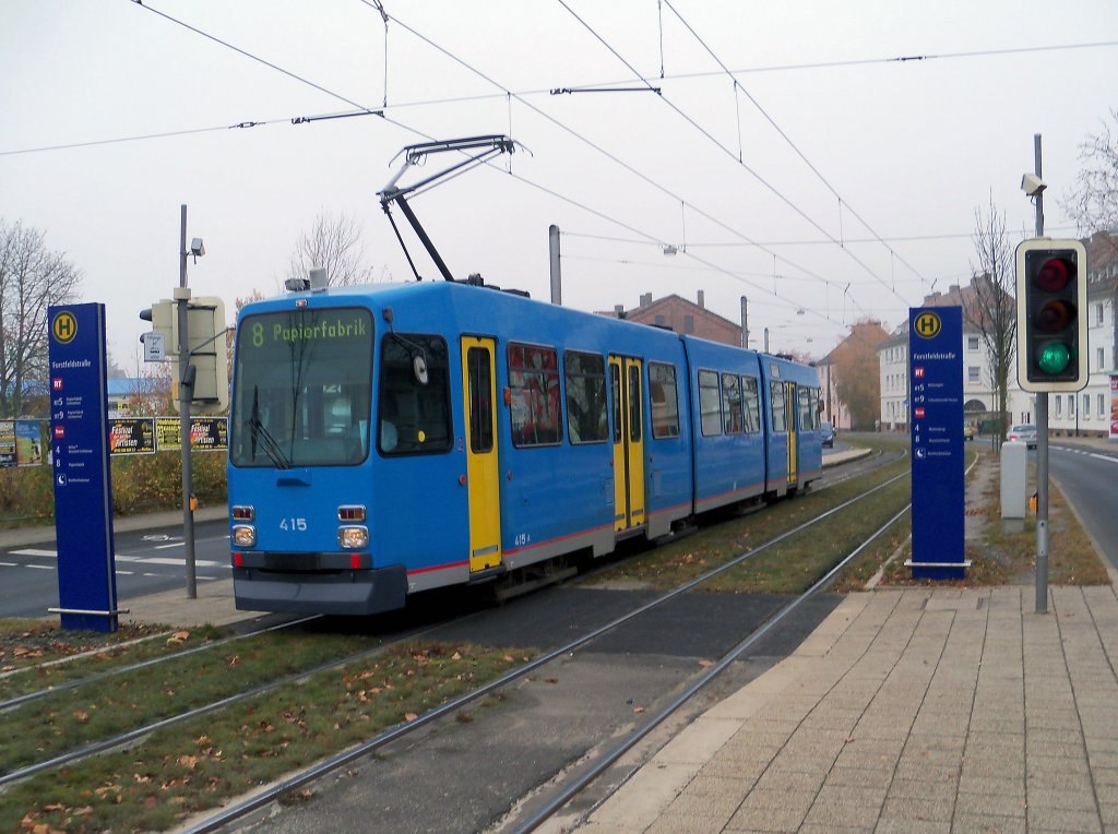 Dem Wagen 415 der KVG ich am 9.11.2011 an der Haltestelle