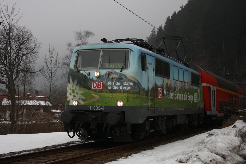 Den anderen Verstrkerzug bei der Biathlon WM in Ruhpolding zog 111 039-4. Kurz hinter Ruhpolding am 04.03.12