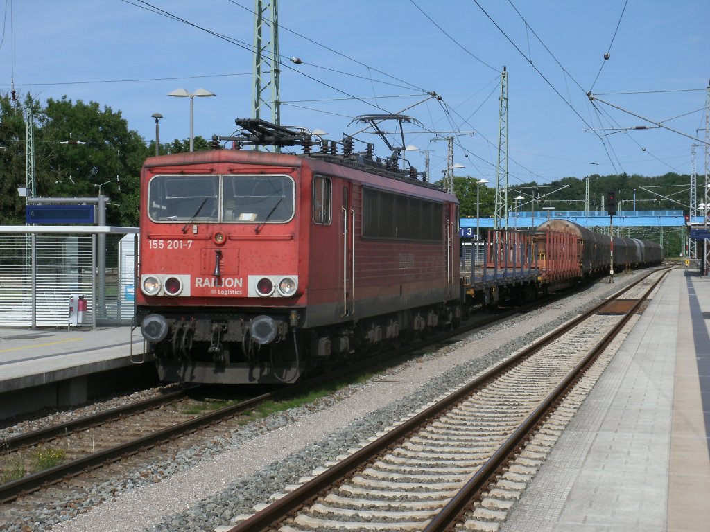 Den einzigen Gterzug am Nachmittag der von Mo-Sa durch Bergen/Rgen kommt,bespannte am 05.August 2013 die 155 201.