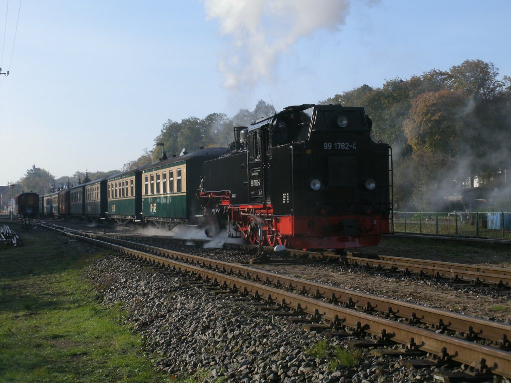 Den ersten Zug,vom 22.Oktober 2011,nach Ghren,zog 99 1782 aus Putbus.