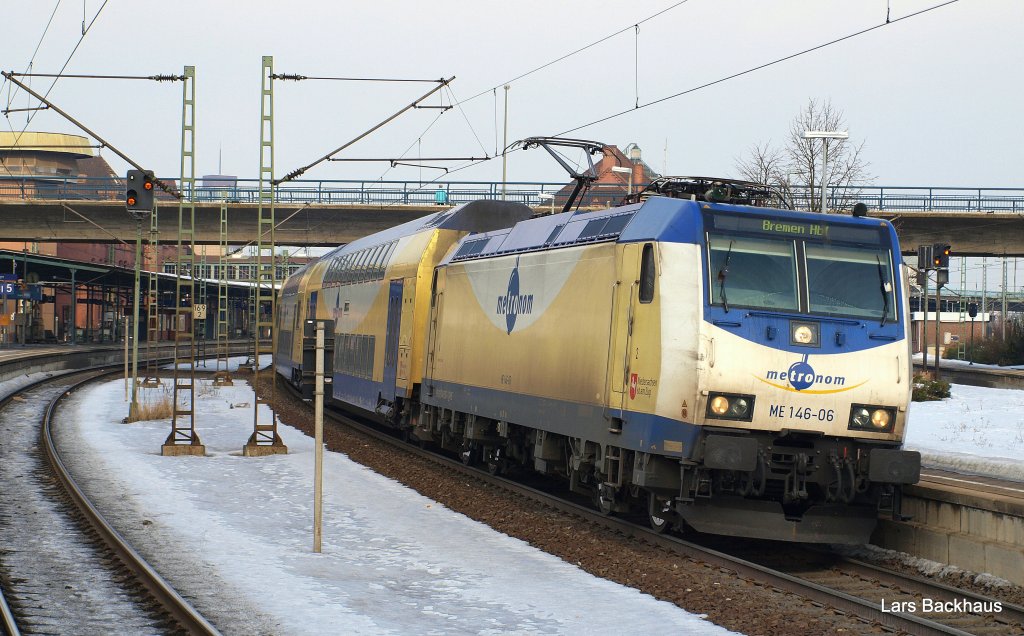  Den Hebel auf den Tisch legen  lautet das Motto der ausfahrenden ME 146-06 mit ihrem ME 81154 nach Bremen bei der Ausfahrt aus Hamburg-Harburg am 20.02.10.