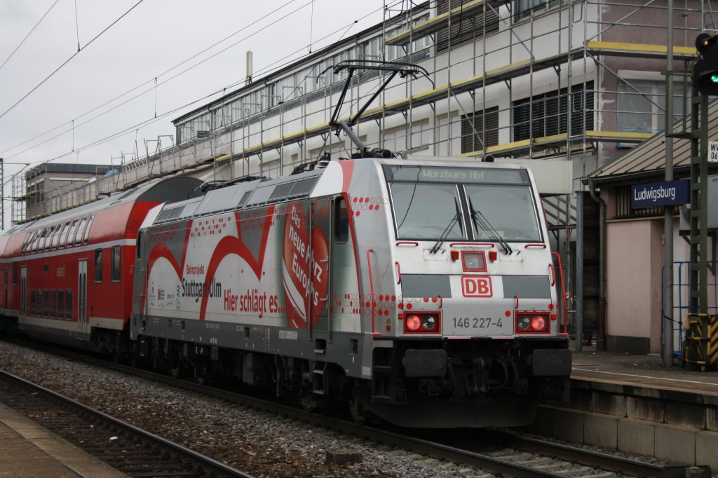 Den RE Richtung Wrzburg bespannte am 12.12.10 die 146 227-4