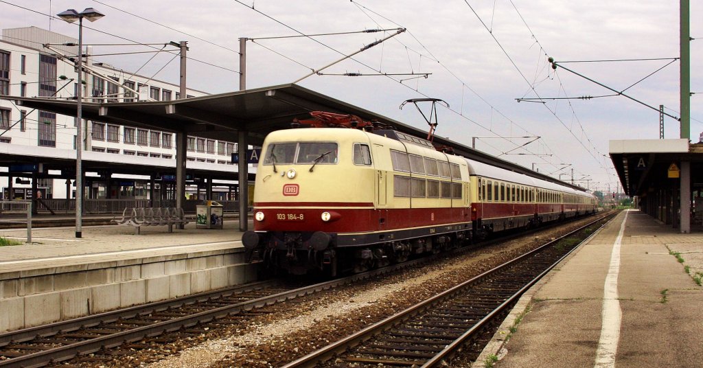 Den Sonderzug aus Meran brachte die 103 184-8 am 13.06.10. Hier in Mnchen Ost auf der Weiterfahrt Richtung Dortmund.