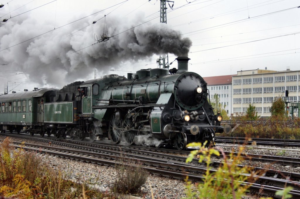 Den zweiten Dampfsonderzug bespannte die bayrische S 3673 am 16.10.10. Aufnahme wieder Mnchen - Laim Rbf.