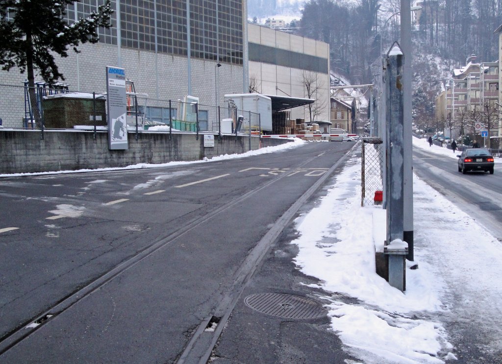 Der 1. Grund, weshalb die KLB (Kriens-Luzern-Bahn) vor 123 entstand war der Gleisanschluss der Bell-Maschinenfirma. Bis 2002 konnte man vereinzelt noch Gterwagen im Areal sehen. Heute an die Bahn erinnern die zubetonierten Gleise.
